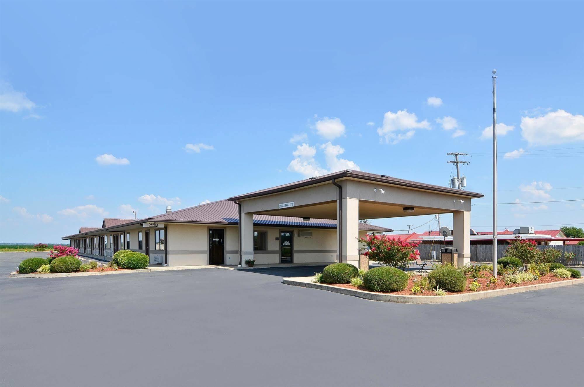 スーパー 8 バイ ウインダム マクゲイー McGehee エクステリア 写真